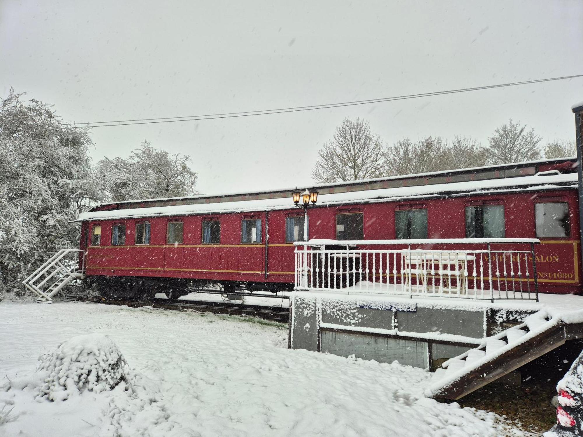 L'Express Voiture-Salon N°14630 Villa Sierville Buitenkant foto